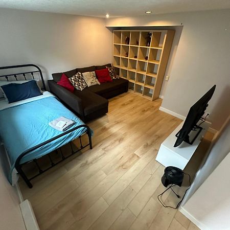 Artistic Apartment Near Downtown Victoria Exterior foto